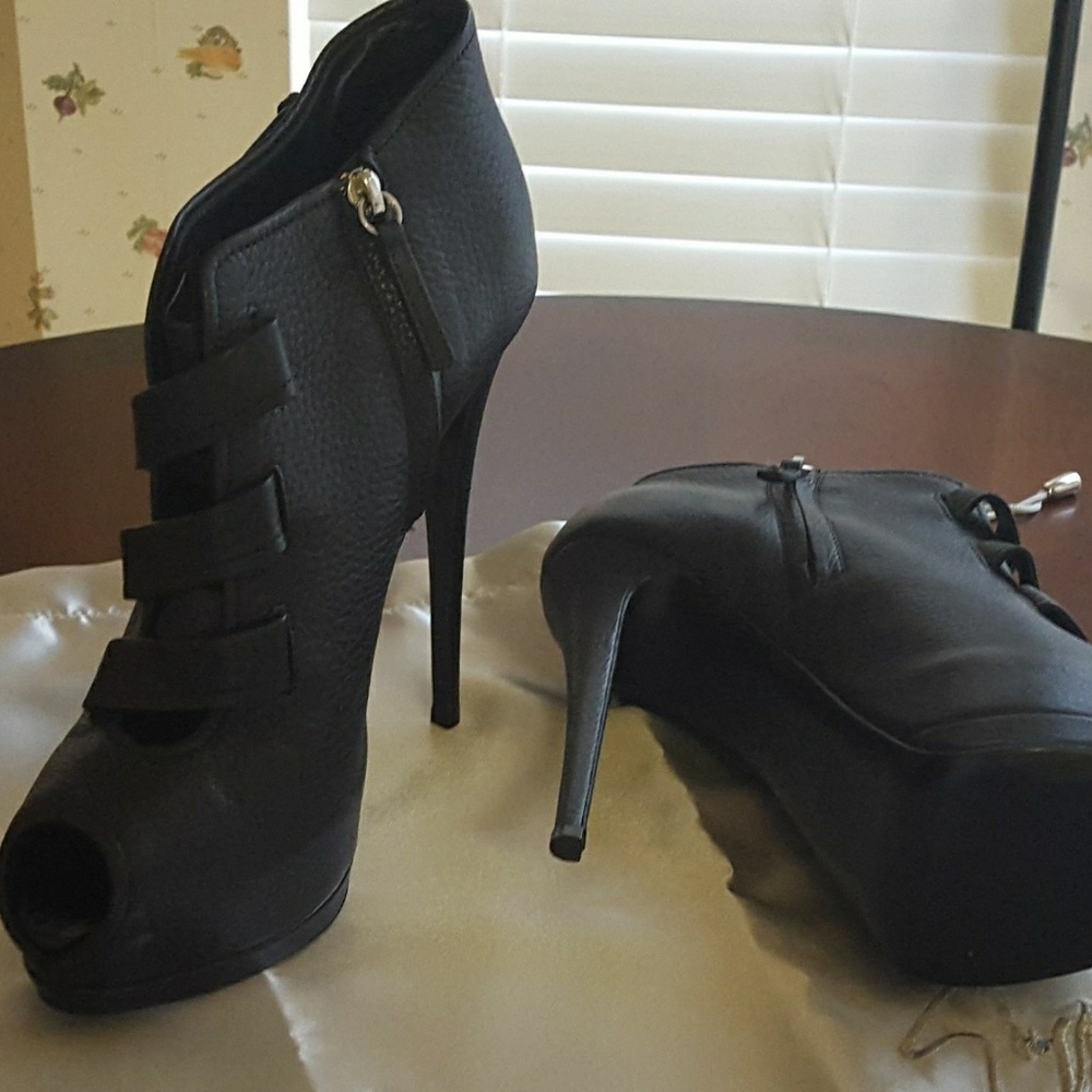 Giuseppe Zanotti Peep Toe Booties